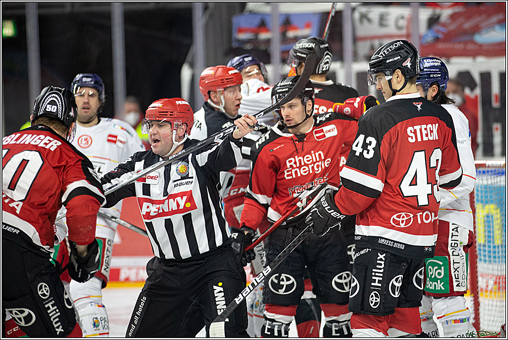 PENNY DEL; Koelner Haie- Duesseldorfer EG; Koeln, 16.01.2022